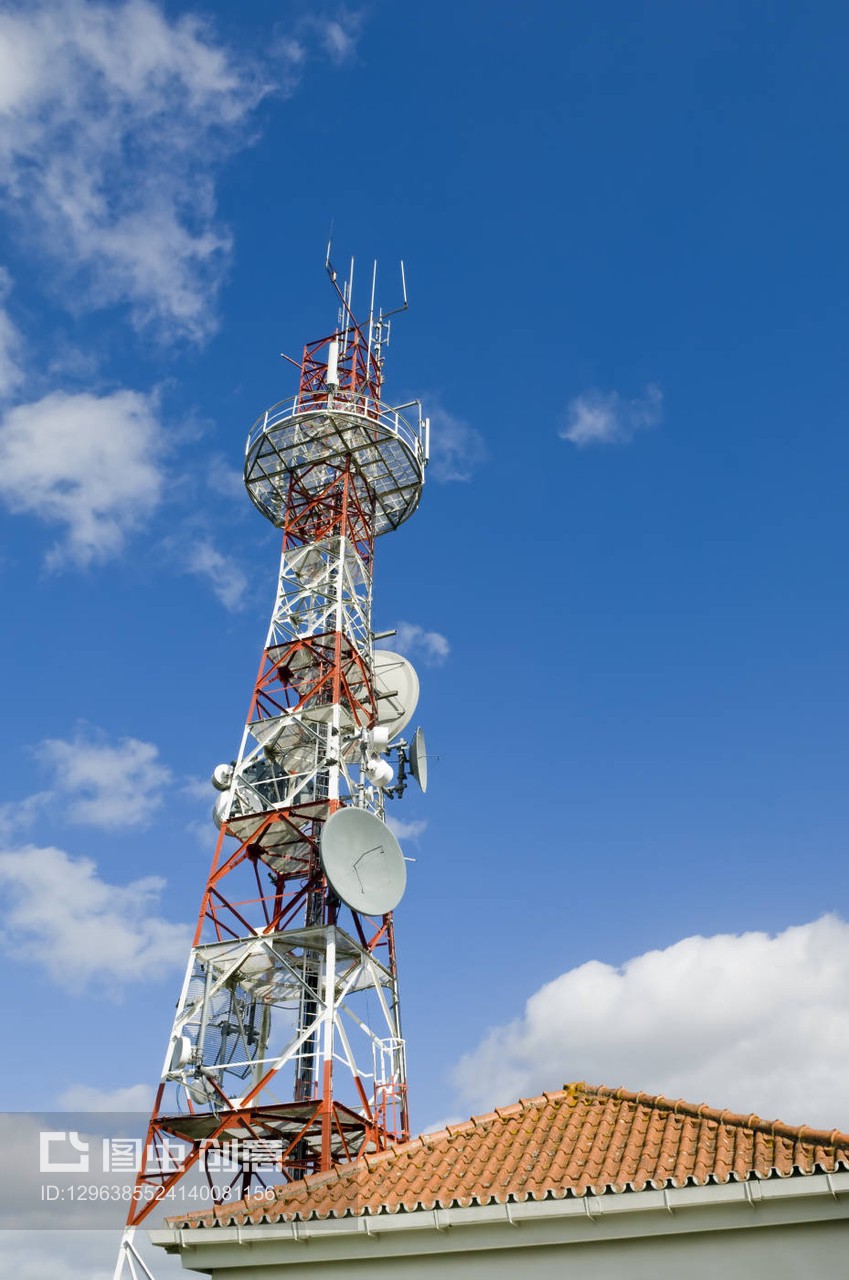 通信塔与通讯设备 现代信息传输的支柱